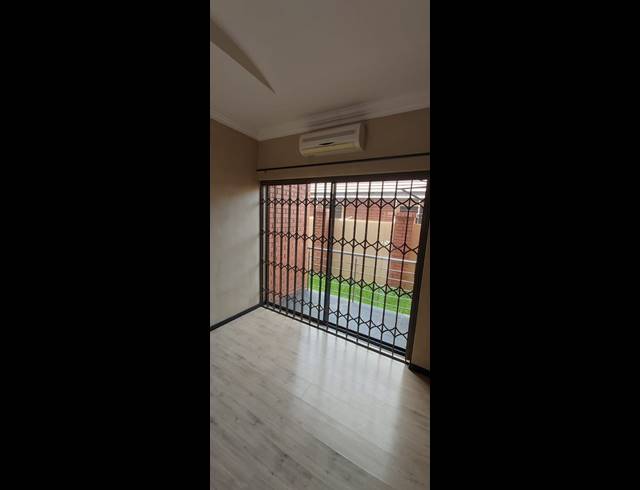 2 BEDROOM FLAT FOR SALE IN VANDERBIJLPARK SE 4